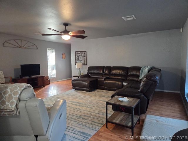 15 Ridgeway Lane, Eufaula, OK 74432