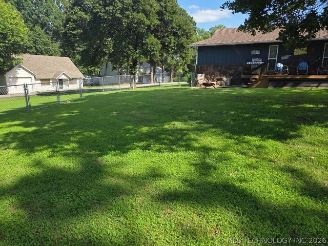 15 Ridgeway Lane, Eufaula, OK 74432