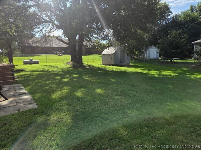 15 Ridgeway Lane, Eufaula, OK 74432