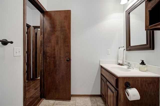 1824 NE 32nd Street, Moore, OK 73160