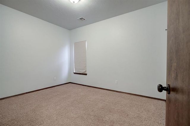 1824 NE 32nd Street, Moore, OK 73160