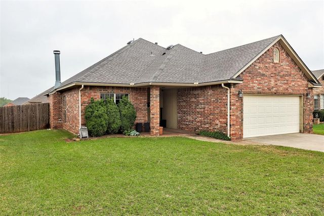 1824 NE 32nd Street, Moore, OK 73160
