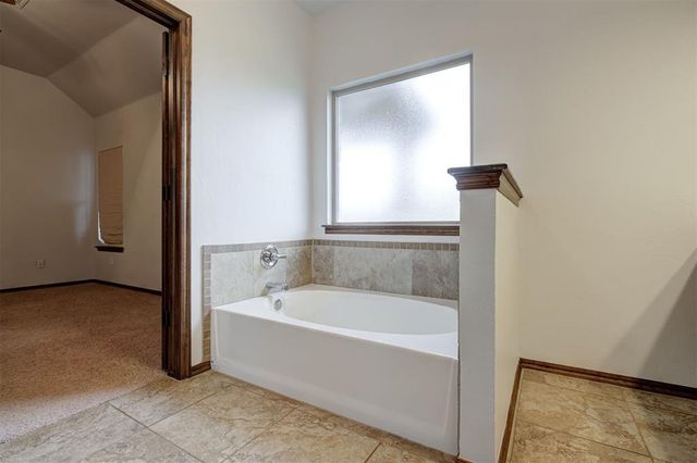 1824 NE 32nd Street, Moore, OK 73160