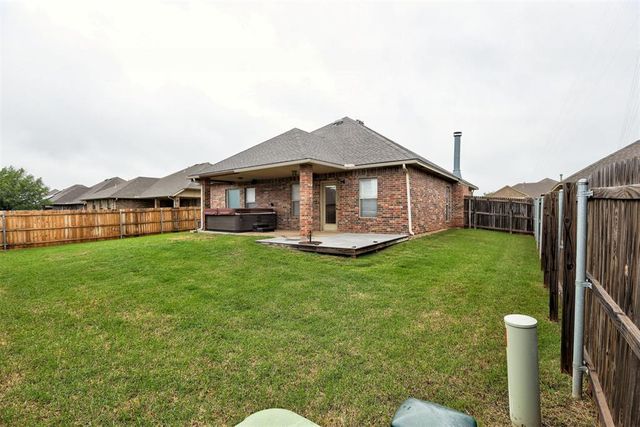 1824 NE 32nd Street, Moore, OK 73160