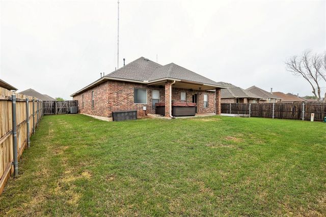 1824 NE 32nd Street, Moore, OK 73160