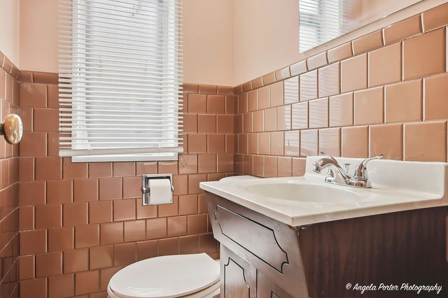 4912 CRAIN Street B, Skokie, IL 60077