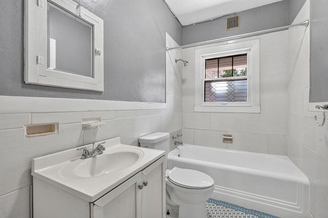 210 E Cedar ST, Seguin, TX 78155