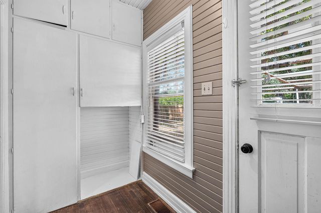 210 E Cedar ST, Seguin, TX 78155