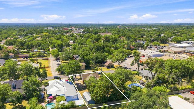 210 E Cedar ST, Seguin, TX 78155