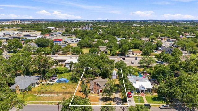 210 E Cedar ST, Seguin, TX 78155