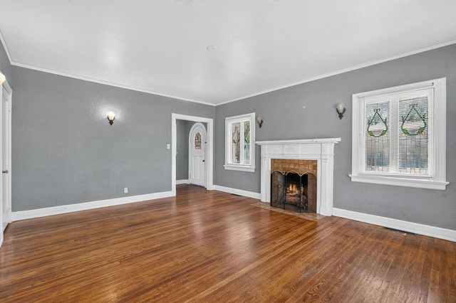 210 E Cedar ST, Seguin, TX 78155