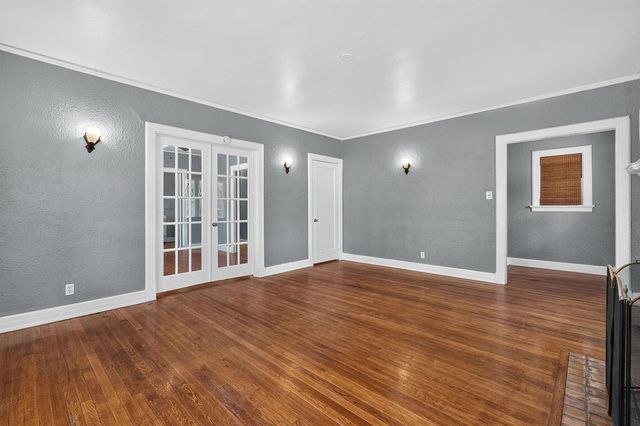 210 E Cedar ST, Seguin, TX 78155