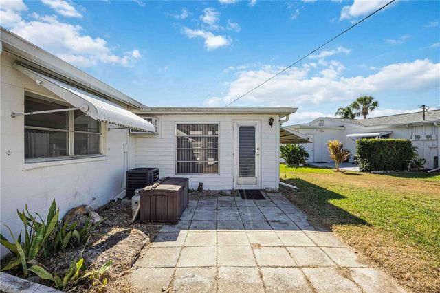 6118 CORAL WAY, Bradenton, FL 34207