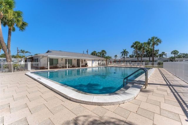 6118 CORAL WAY, Bradenton, FL 34207