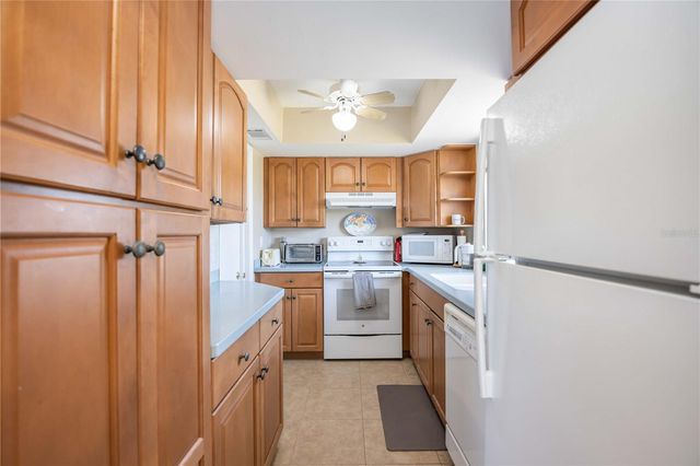 6118 CORAL WAY, Bradenton, FL 34207