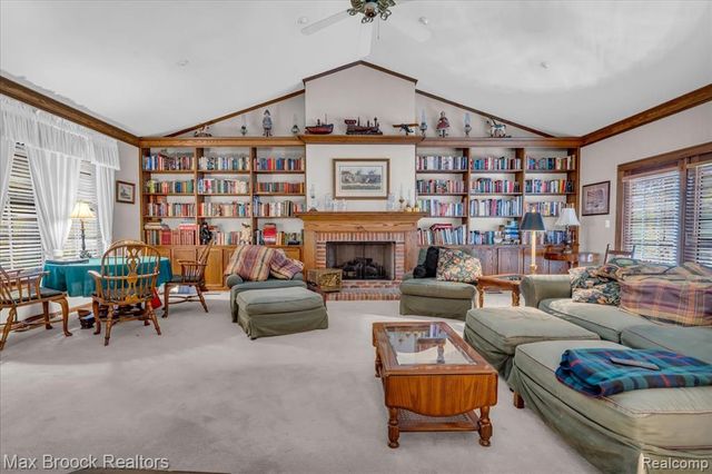 11 Poplar Park Boulevard, Pleasant Ridge, MI 48069