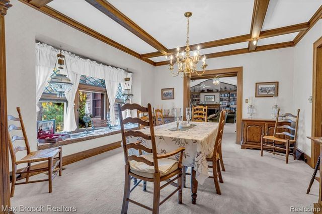 11 Poplar Park Boulevard, Pleasant Ridge, MI 48069