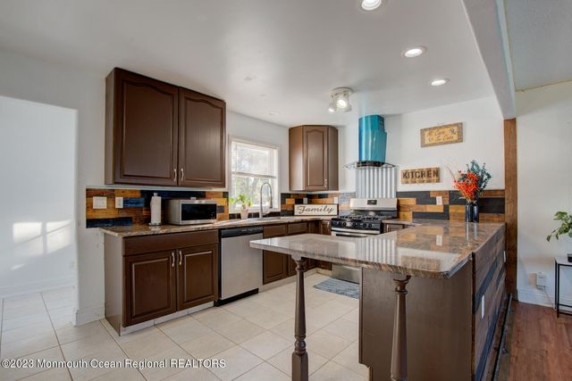 1099 Fairview Drive, Toms River, NJ 08753