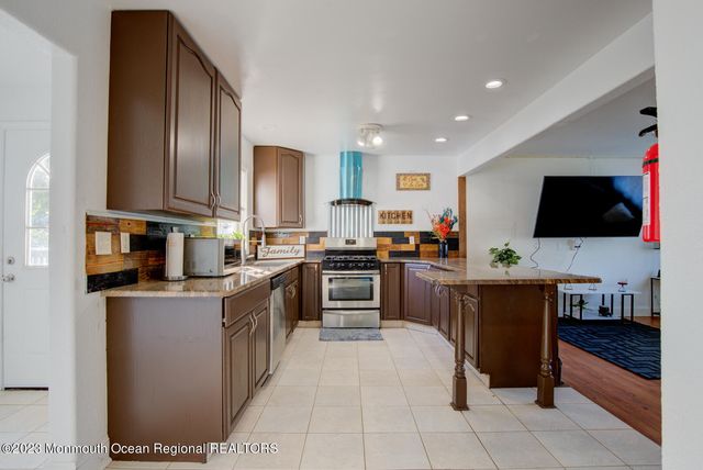 1099 Fairview Drive, Toms River, NJ 08753