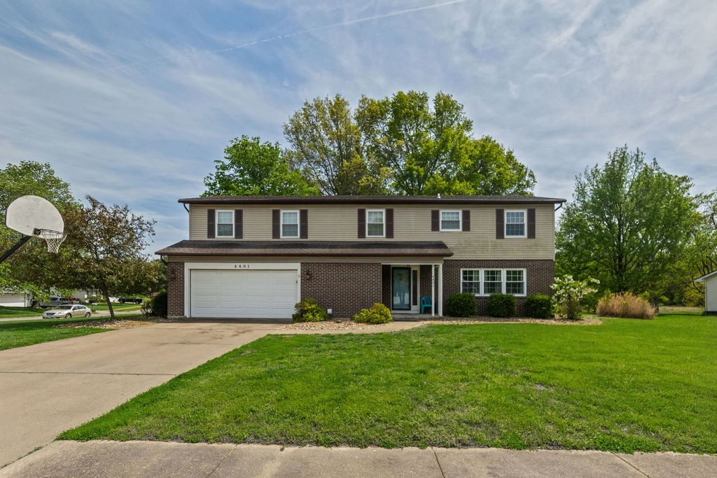 Image 1 of property listing at 4401 Woodglen Lane, Mt Vernon, IL 62864