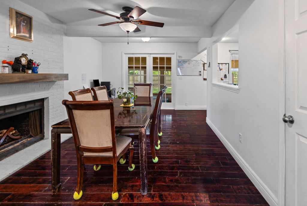 Image 14 of property listing at 4401 Woodglen Lane, Mt Vernon, IL 62864