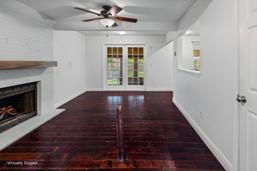 Image 15 of property listing at 4401 Woodglen Lane, Mt Vernon, IL 62864