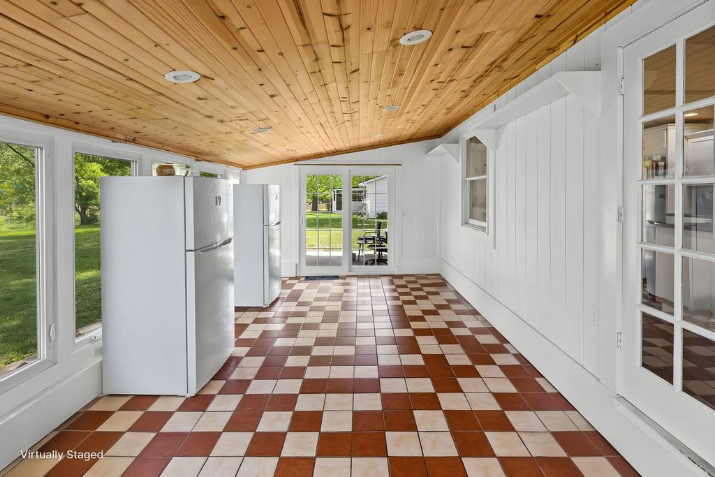 Image 16 of property listing at 4401 Woodglen Lane, Mt Vernon, IL 62864