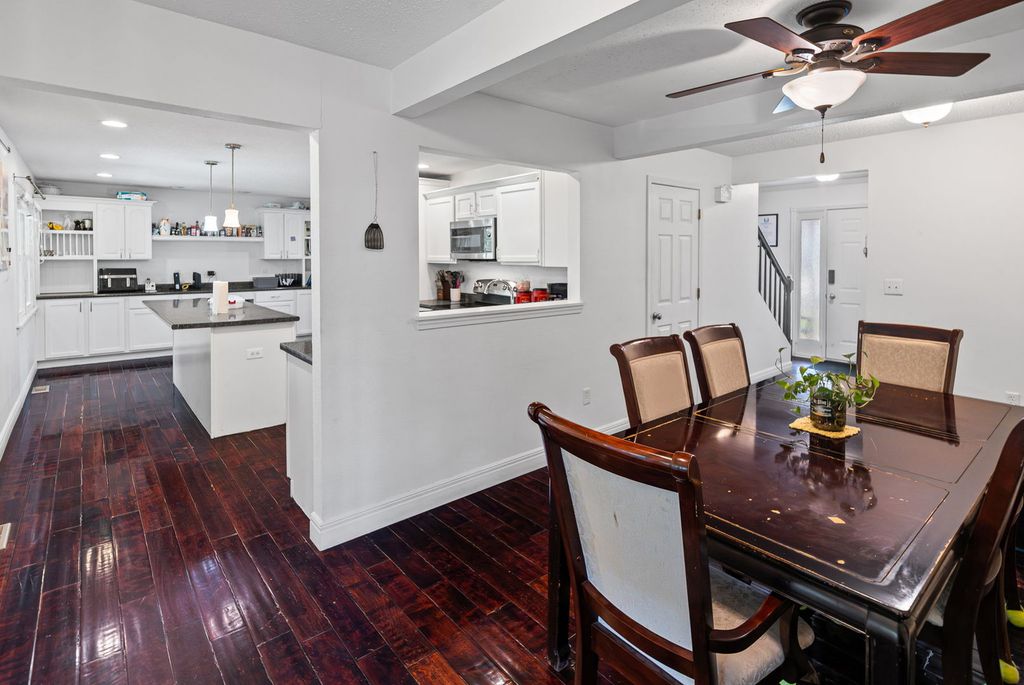 Image 18 of property listing at 4401 Woodglen Lane, Mt Vernon, IL 62864