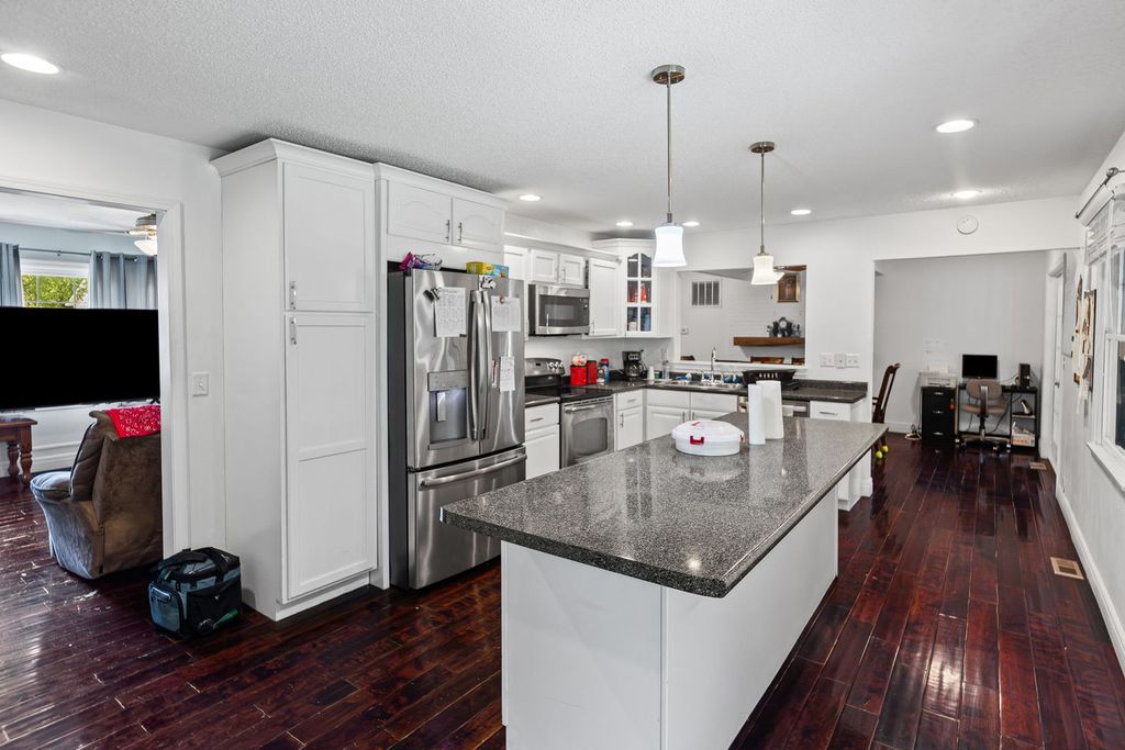 Image 19 of property listing at 4401 Woodglen Lane, Mt Vernon, IL 62864