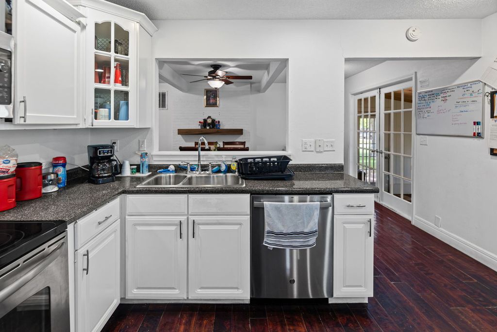 Image 20 of property listing at 4401 Woodglen Lane, Mt Vernon, IL 62864