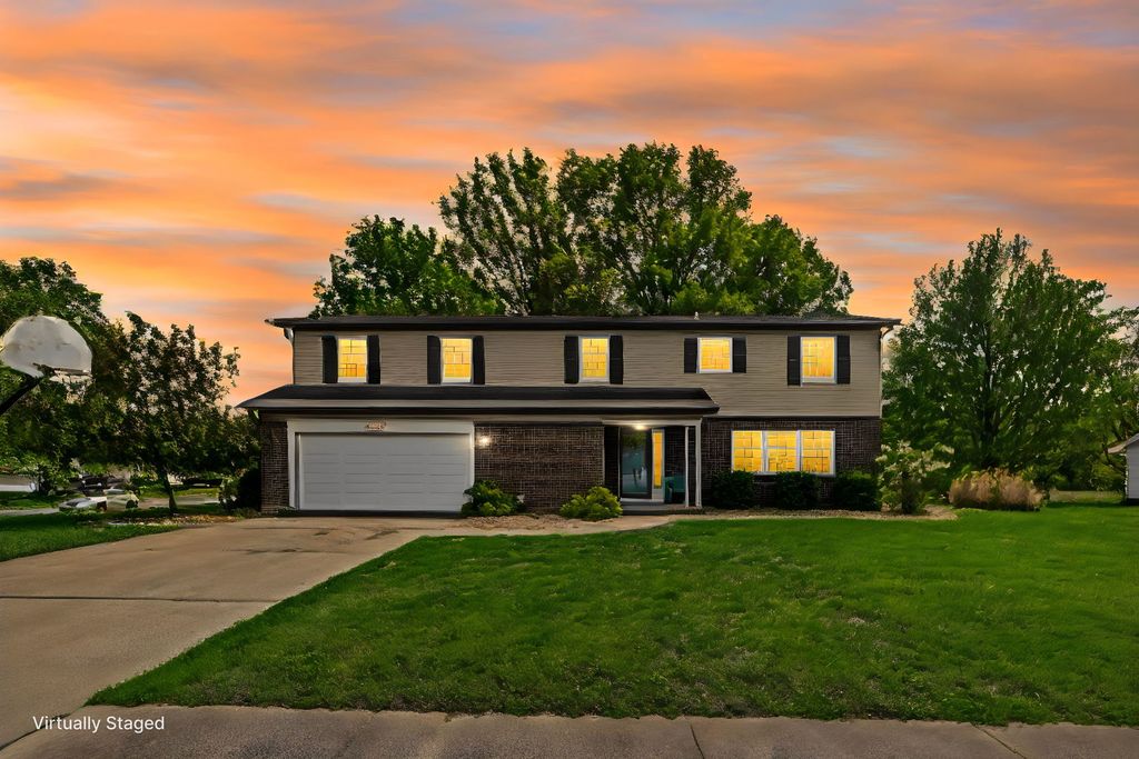 Image 3 of property listing at 4401 Woodglen Lane, Mt Vernon, IL 62864