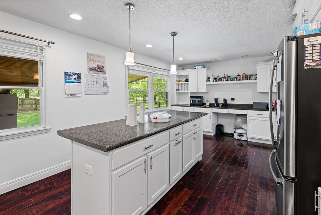 Image 22 of property listing at 4401 Woodglen Lane, Mt Vernon, IL 62864