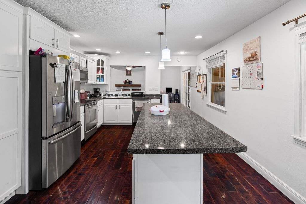 Image 24 of property listing at 4401 Woodglen Lane, Mt Vernon, IL 62864