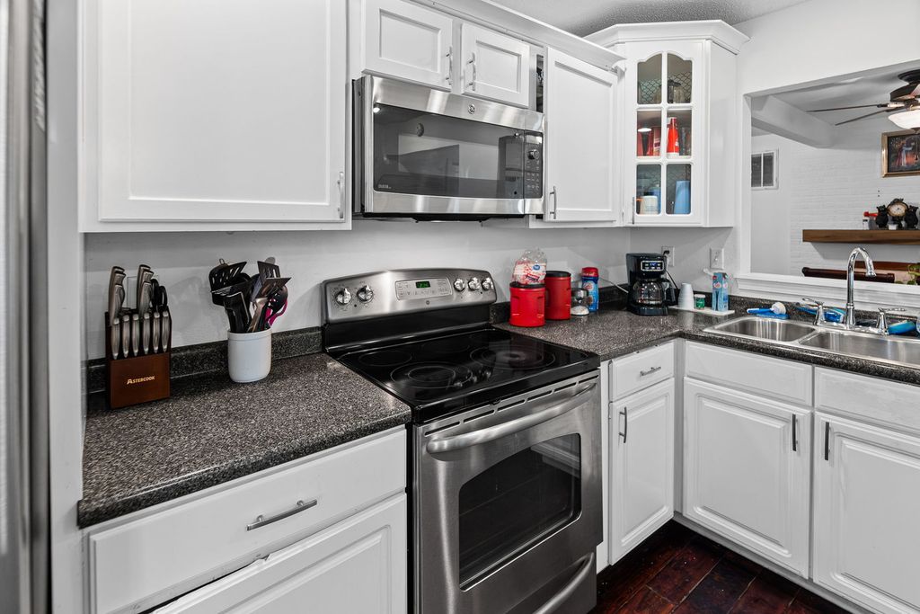 Image 25 of property listing at 4401 Woodglen Lane, Mt Vernon, IL 62864