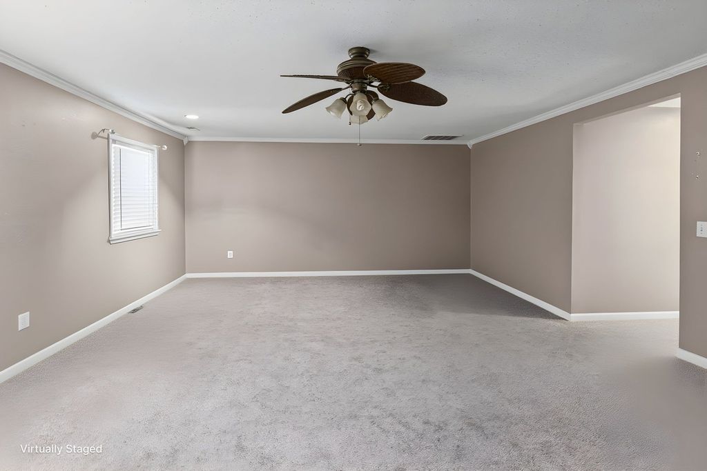 Image 31 of property listing at 4401 Woodglen Lane, Mt Vernon, IL 62864