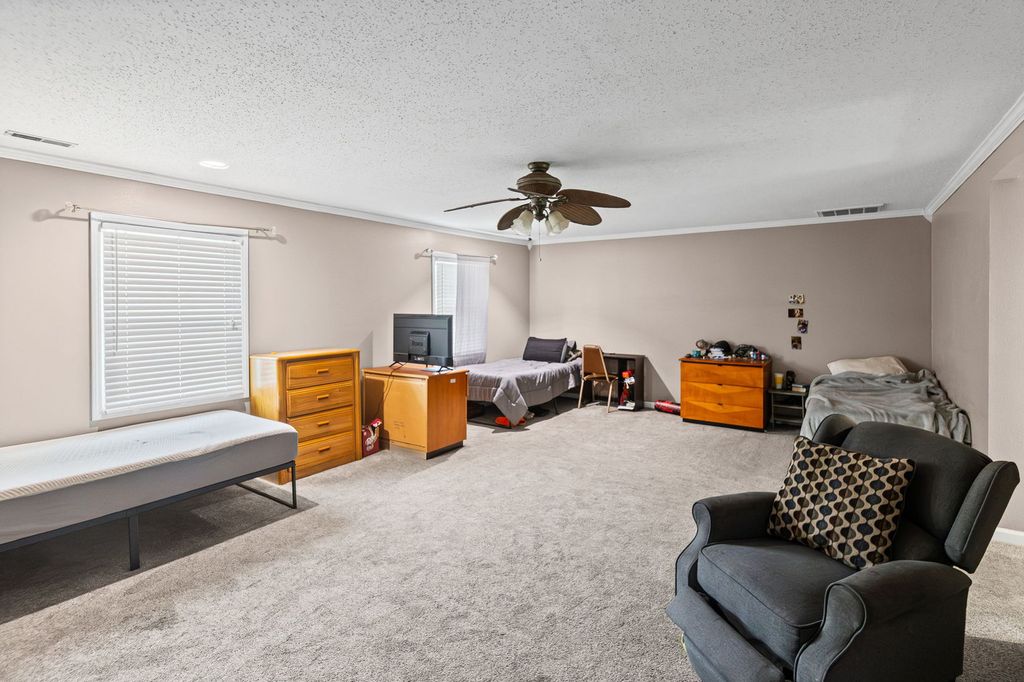 Image 32 of property listing at 4401 Woodglen Lane, Mt Vernon, IL 62864