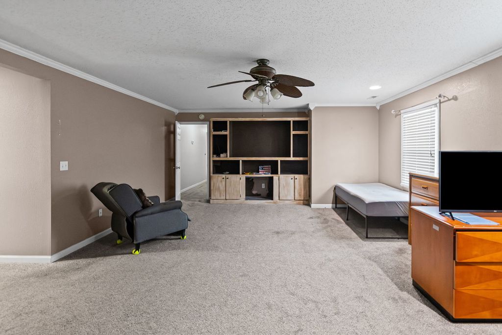 Image 33 of property listing at 4401 Woodglen Lane, Mt Vernon, IL 62864