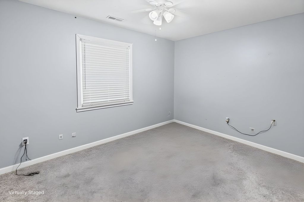 Image 37 of property listing at 4401 Woodglen Lane, Mt Vernon, IL 62864