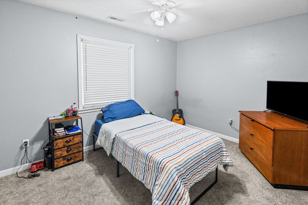 Image 38 of property listing at 4401 Woodglen Lane, Mt Vernon, IL 62864