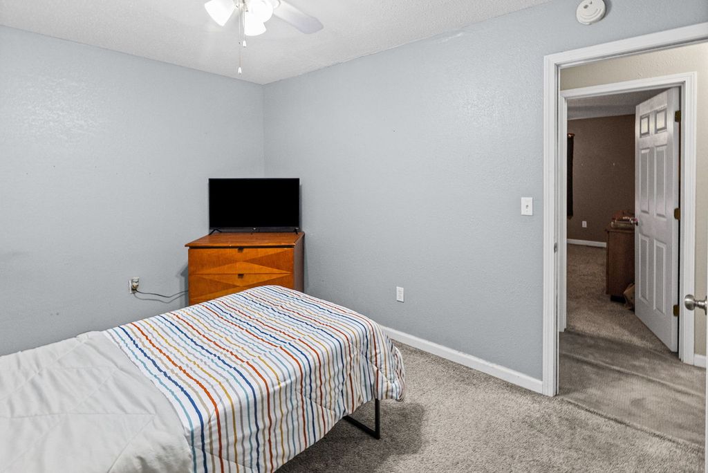 Image 39 of property listing at 4401 Woodglen Lane, Mt Vernon, IL 62864