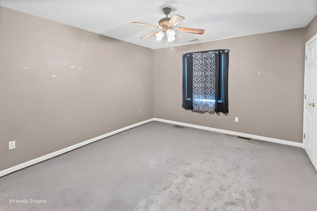 Image 42 of property listing at 4401 Woodglen Lane, Mt Vernon, IL 62864