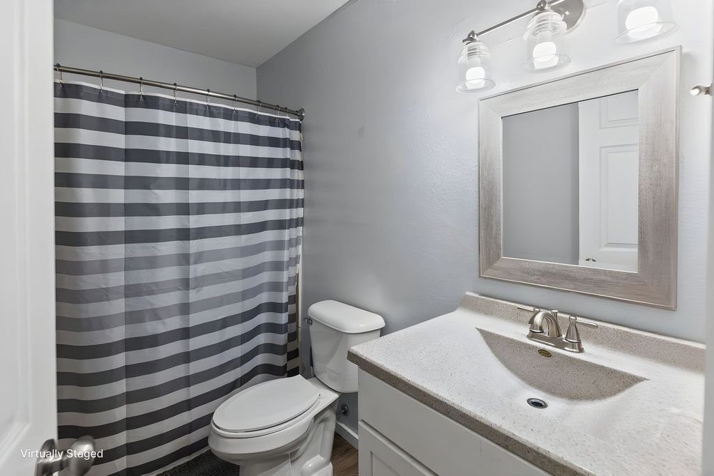 Image 44 of property listing at 4401 Woodglen Lane, Mt Vernon, IL 62864