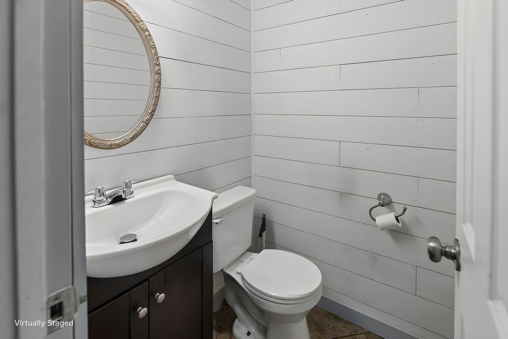 Image 45 of property listing at 4401 Woodglen Lane, Mt Vernon, IL 62864