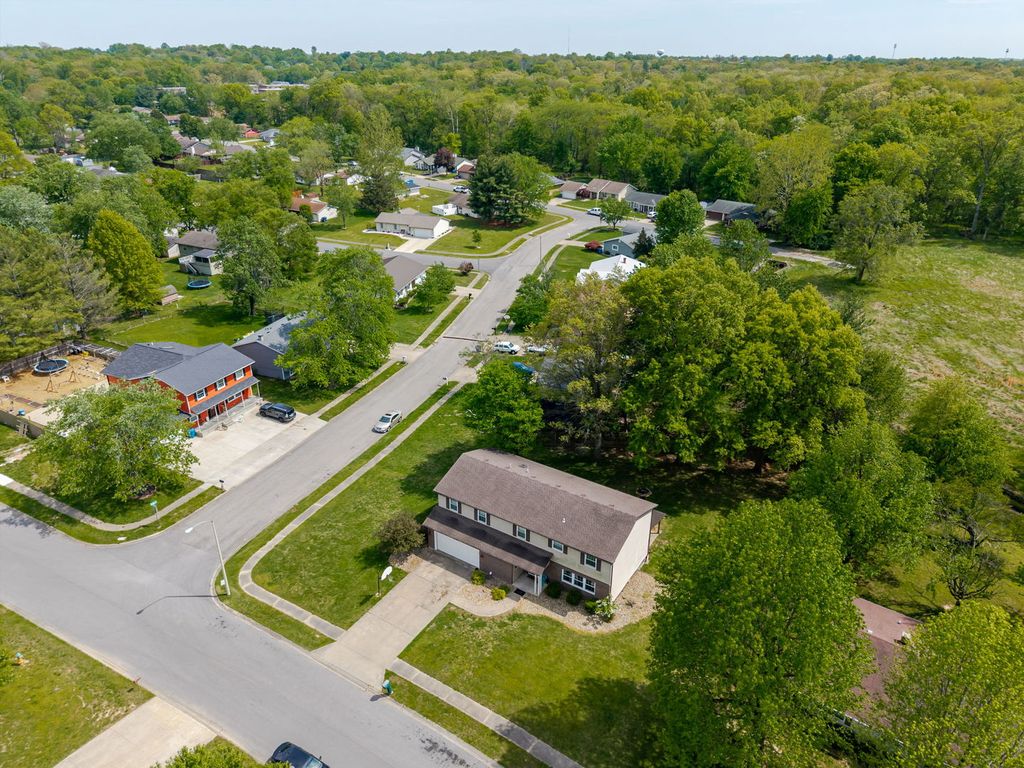 Image 46 of property listing at 4401 Woodglen Lane, Mt Vernon, IL 62864