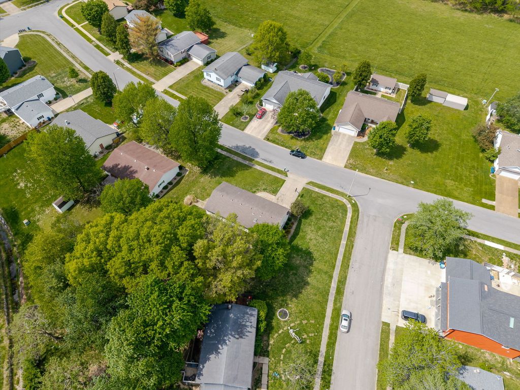 Image 48 of property listing at 4401 Woodglen Lane, Mt Vernon, IL 62864