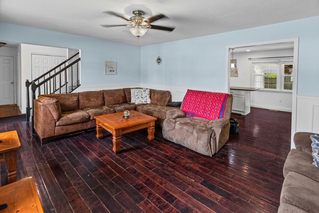 Image 10 of property listing at 4401 Woodglen Lane, Mt Vernon, IL 62864