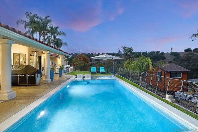 3064 Live Oak Park Rd, Fallbrook, CA 92028