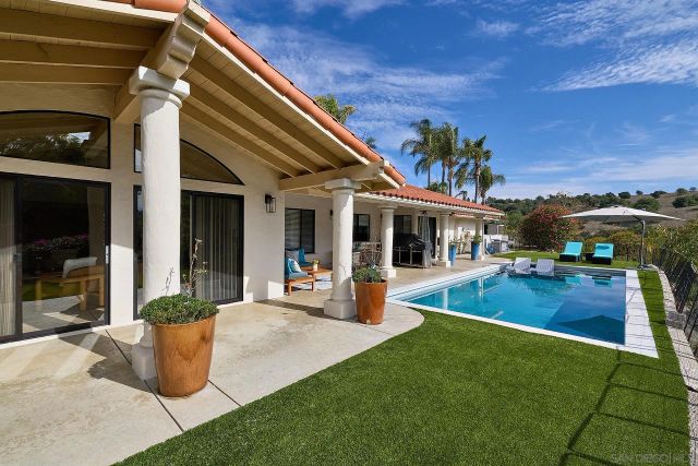 3064 Live Oak Park Rd, Fallbrook, CA 92028