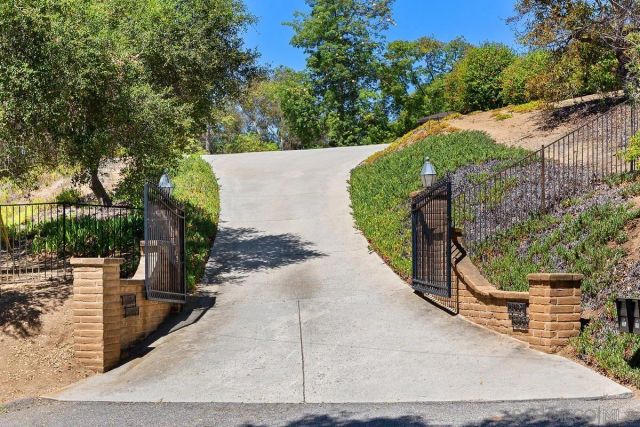 3064 Live Oak Park Rd, Fallbrook, CA 92028