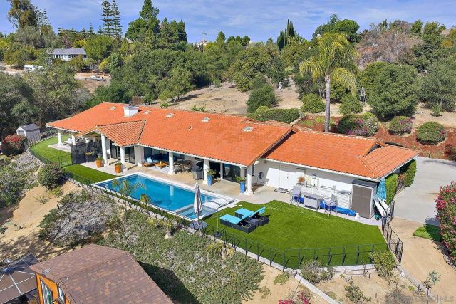3064 Live Oak Park Rd, Fallbrook, CA 92028